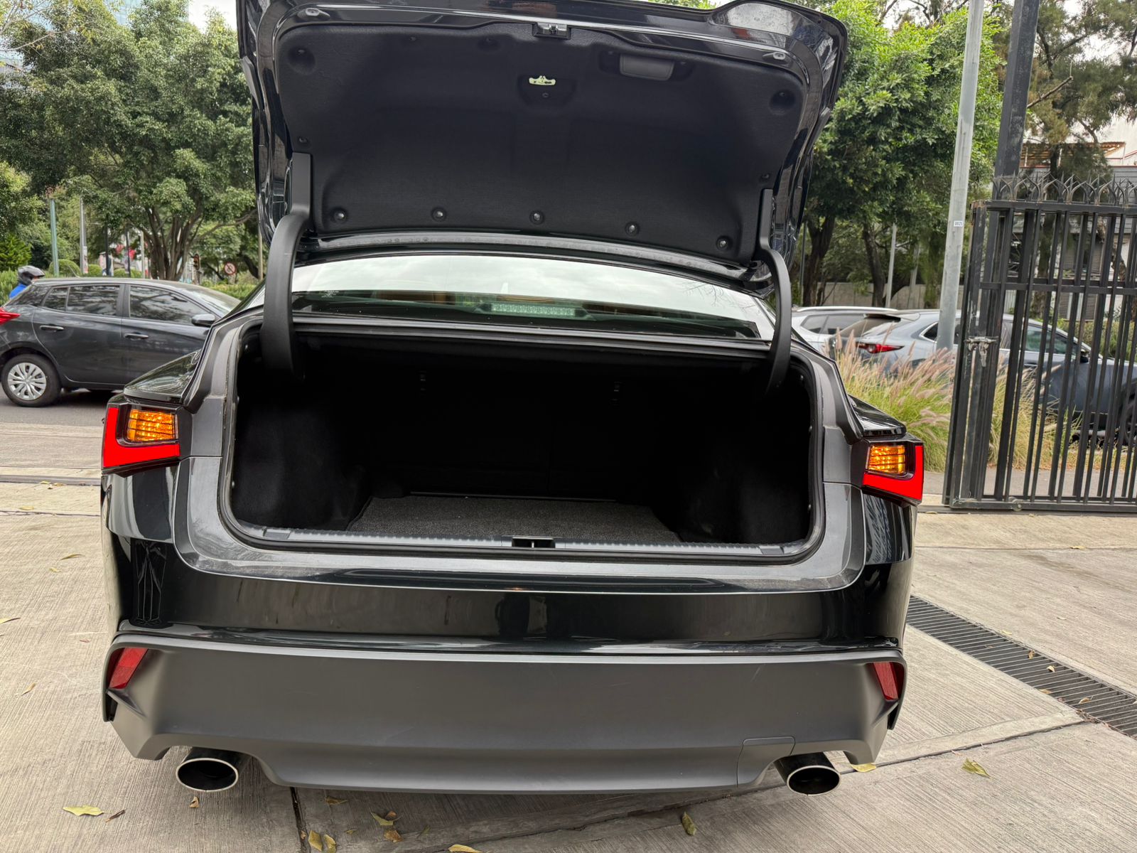 Toyota LEXUS IS300 2023