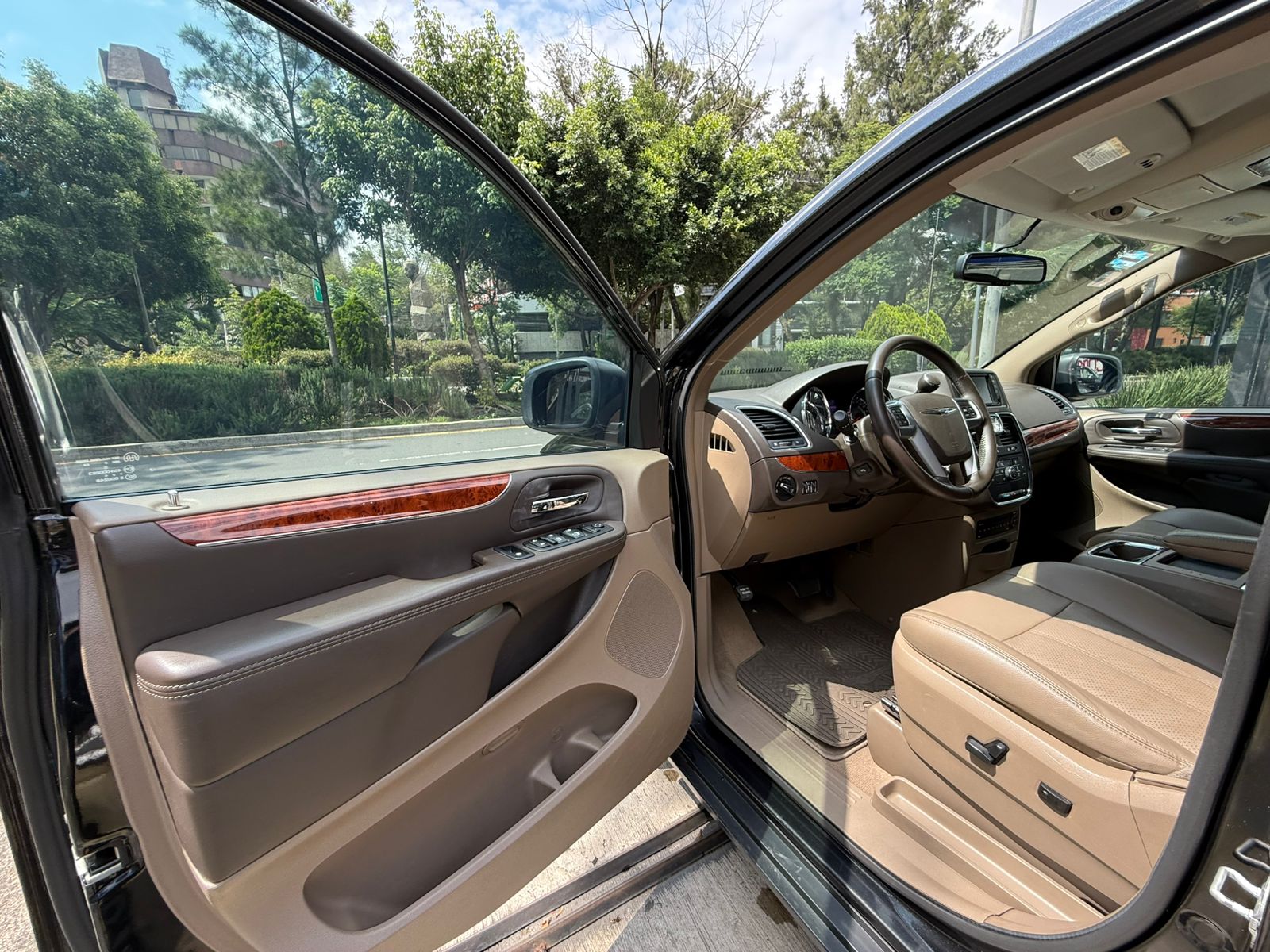 Chrysler TownandCountryTouring 2013