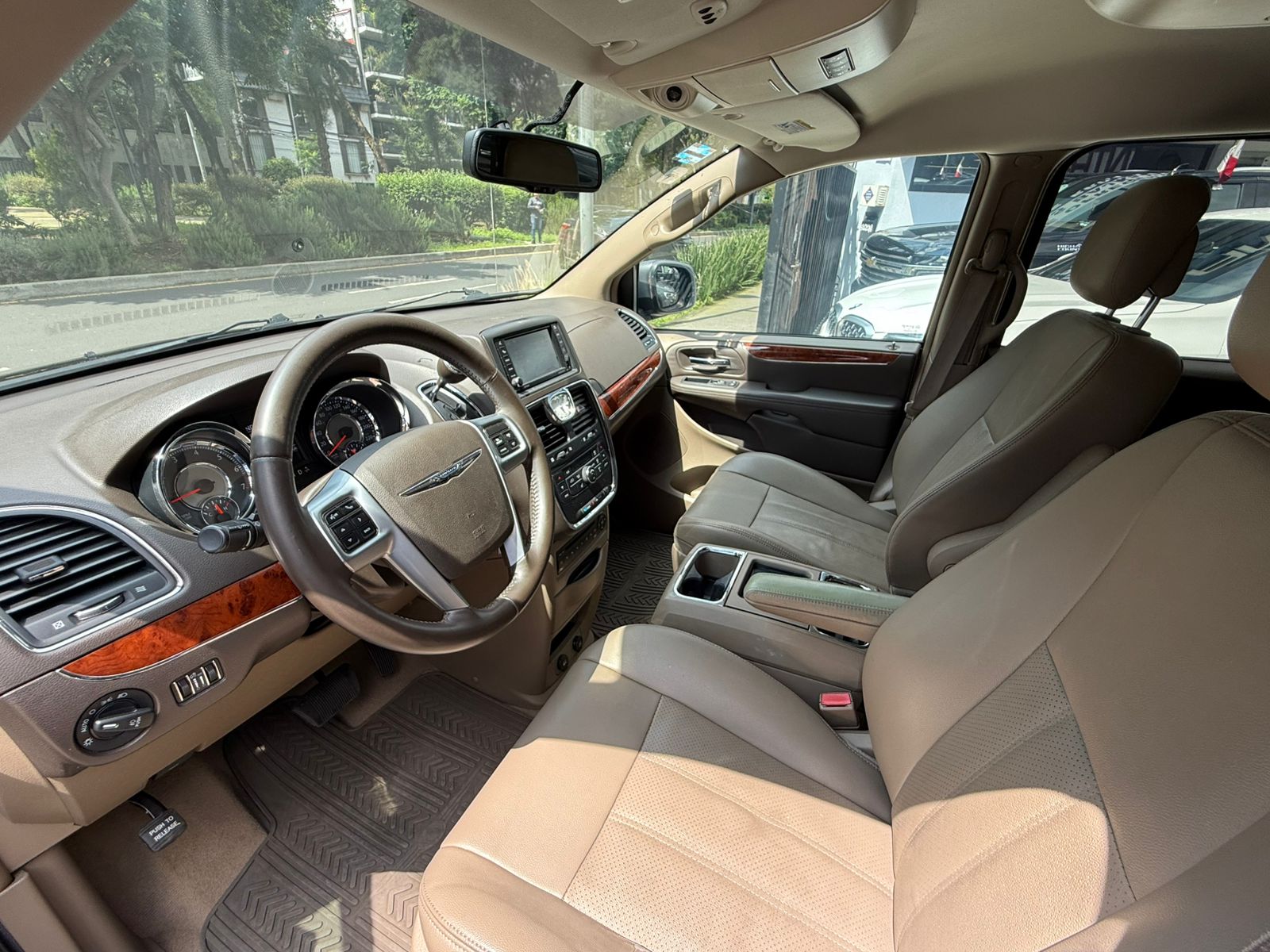 Chrysler TownandCountryTouring 2013