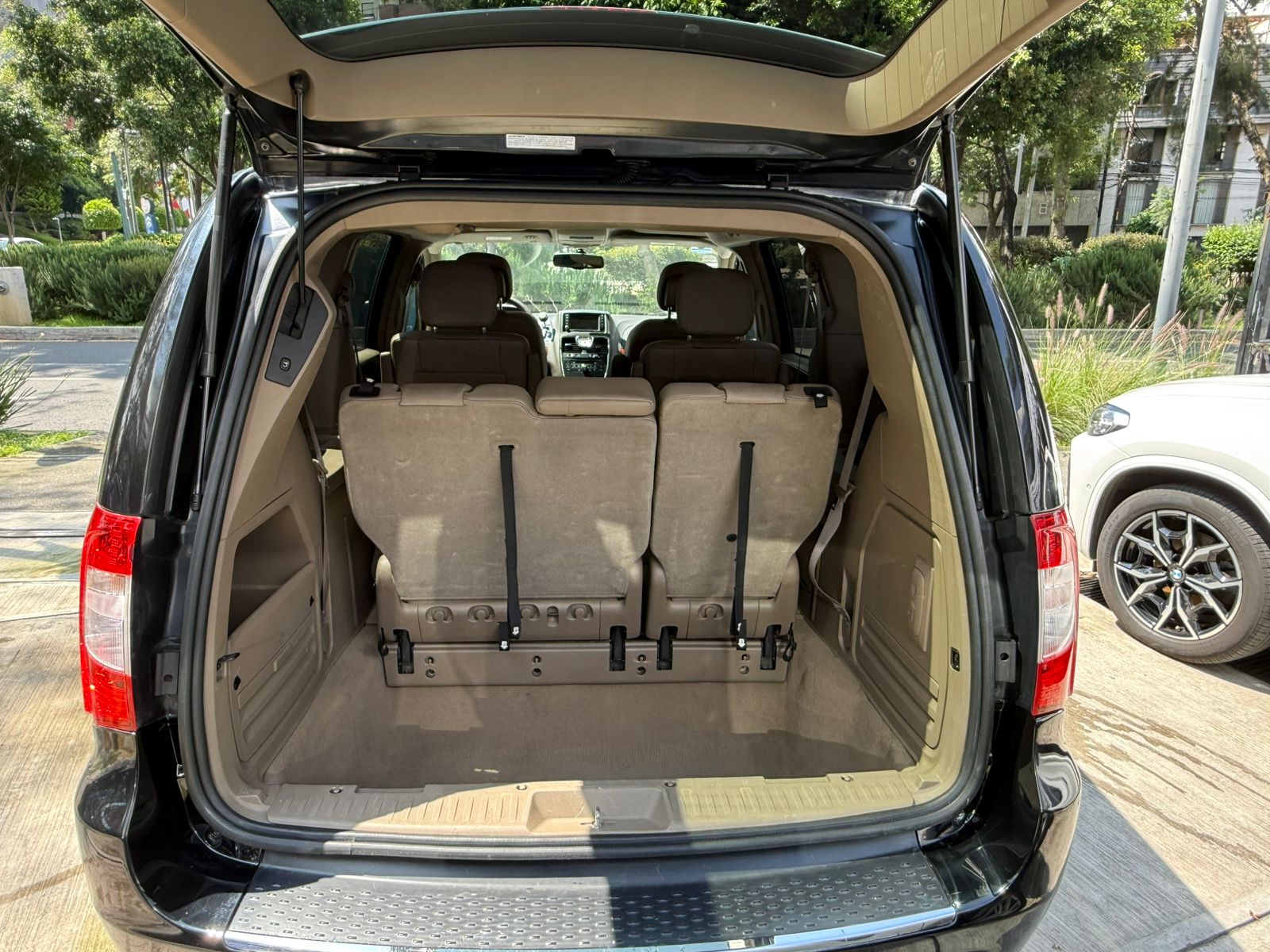 Chrysler TownandCountryTouring 2013