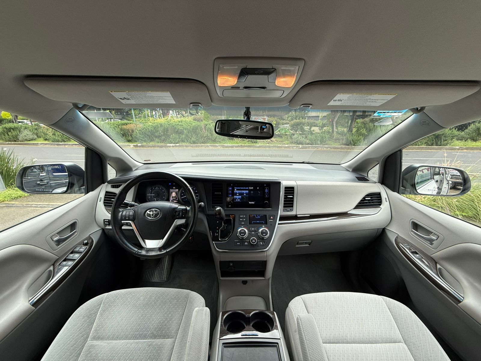 Toyota Sienna XLE  2016