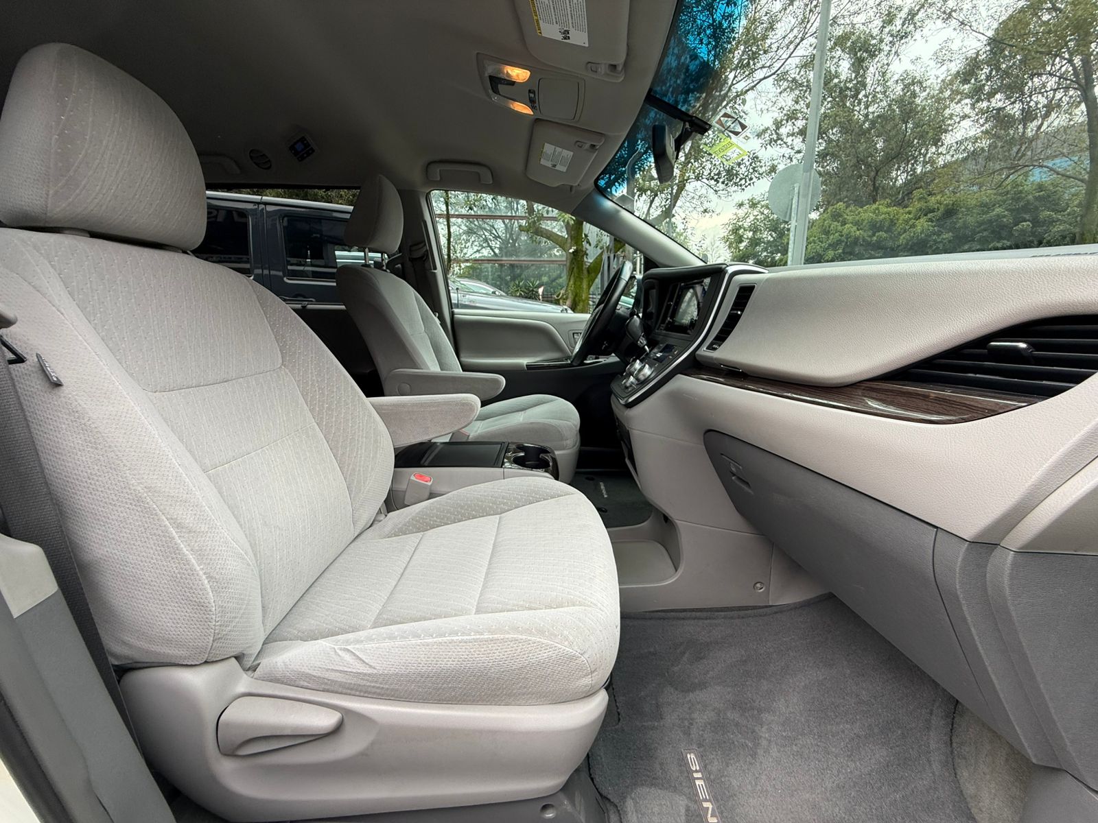 Toyota Sienna XLE  2016