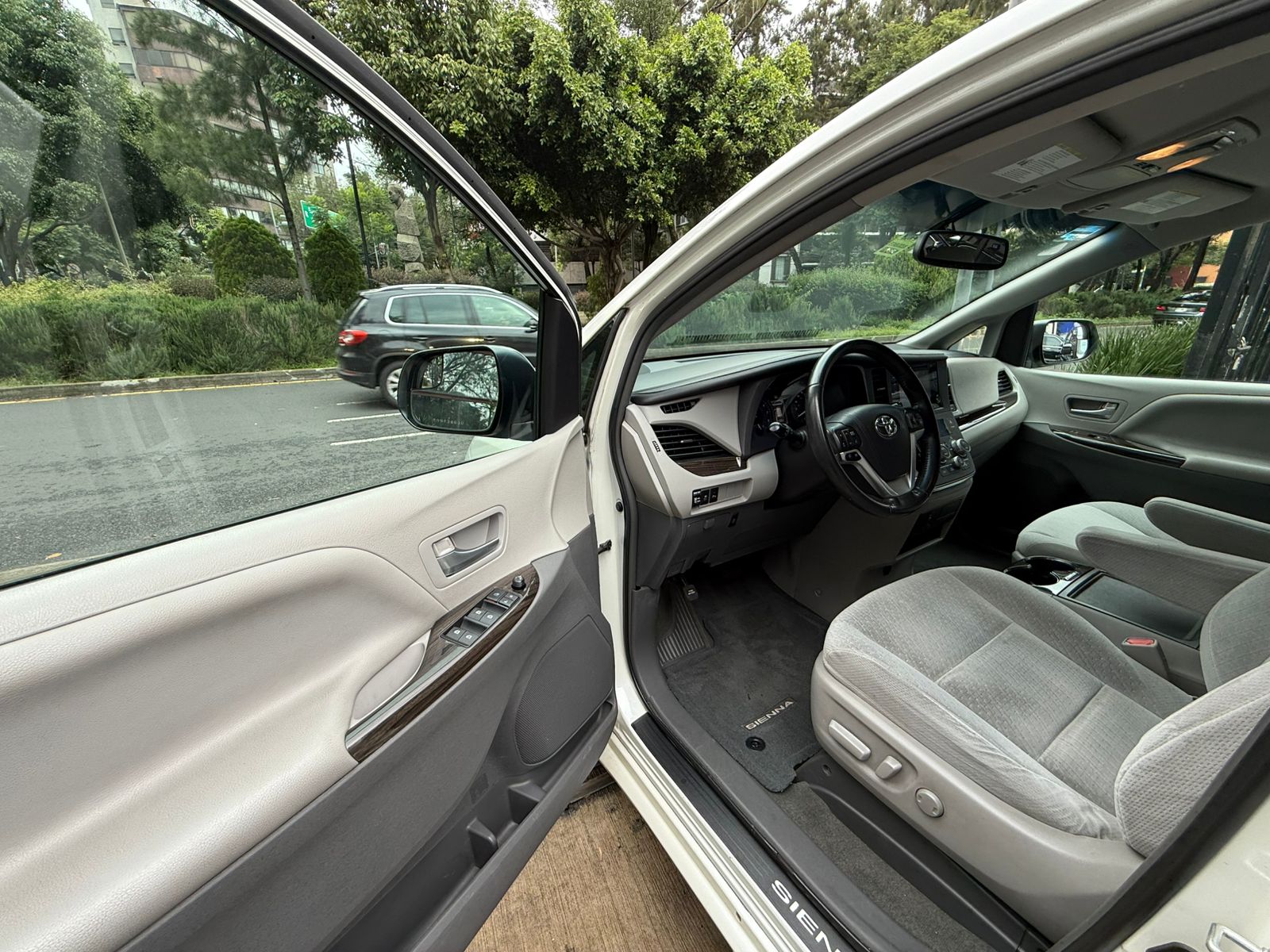 Toyota Sienna XLE  2016