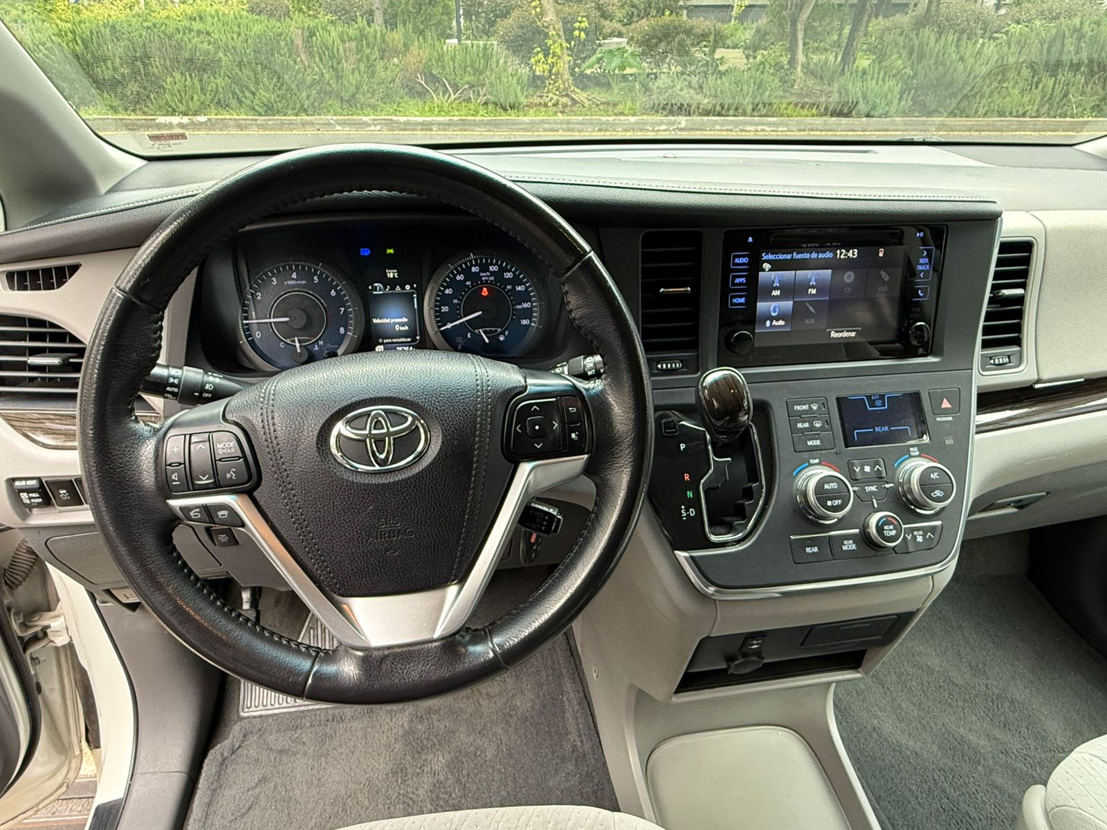Toyota Sienna XLE  2016