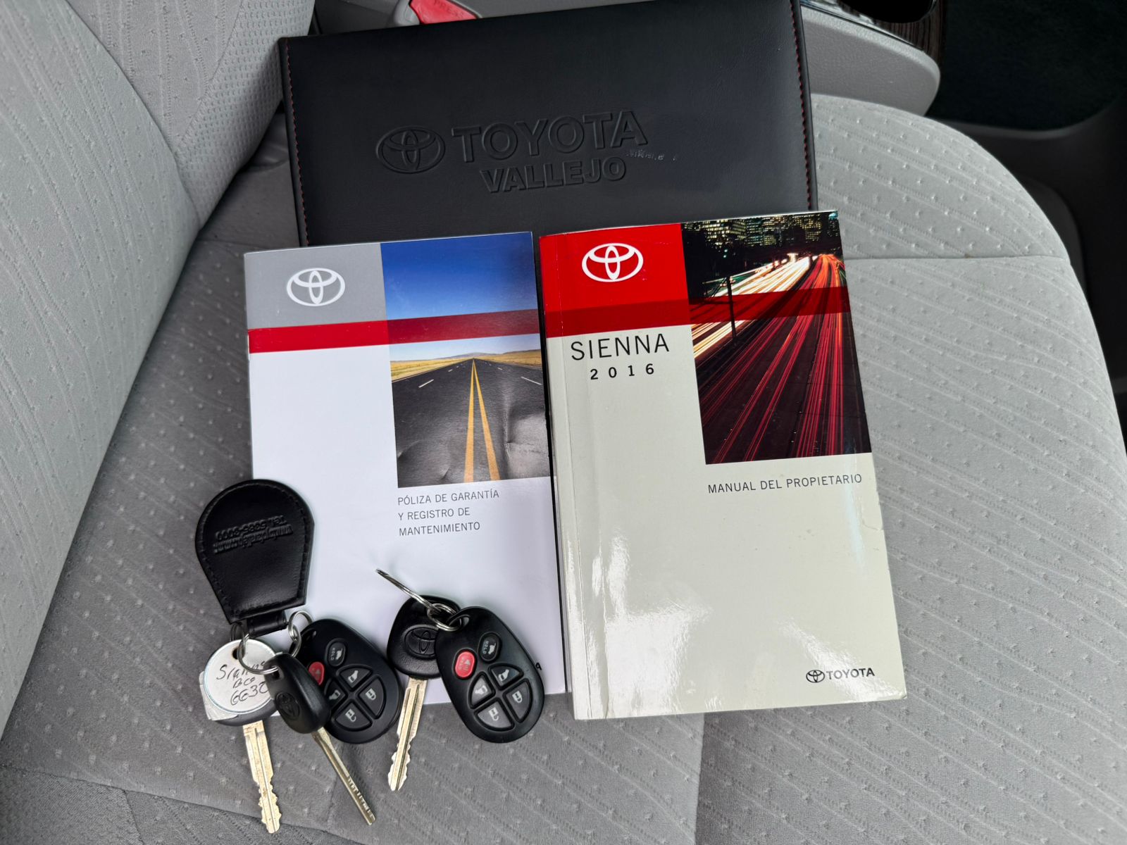 Toyota Sienna XLE  2016