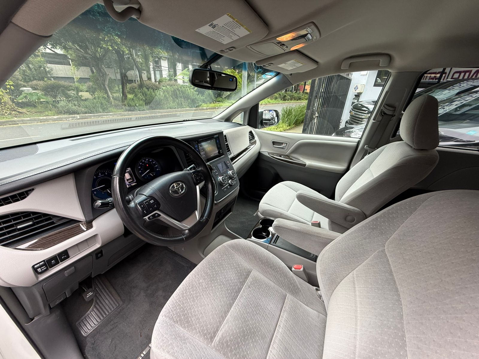 Toyota Sienna XLE  2016