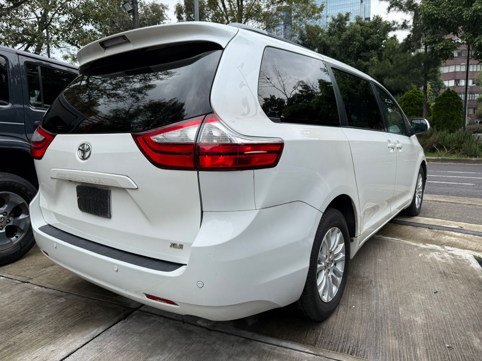 Toyota Sienna XLE  2016