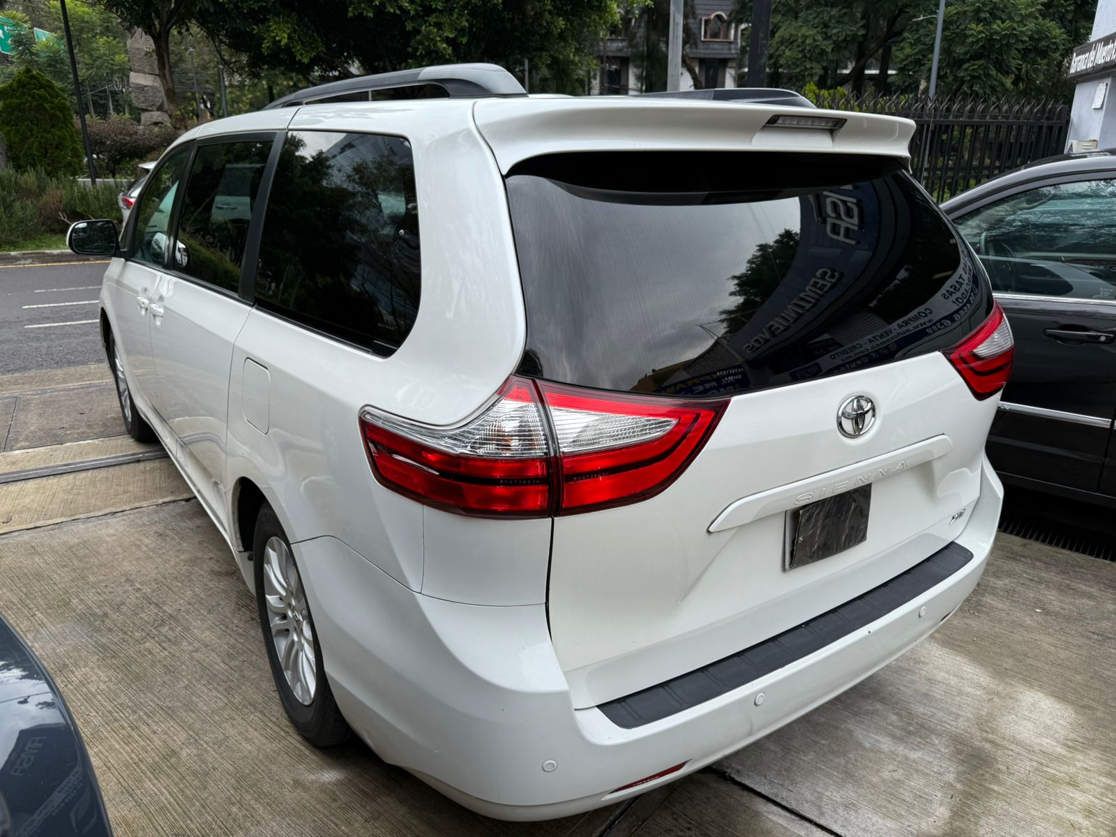 Toyota Sienna XLE  2016