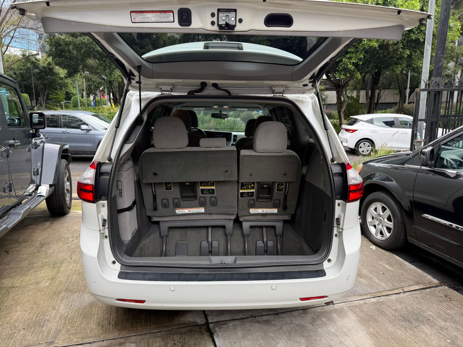 Toyota Sienna XLE  2016