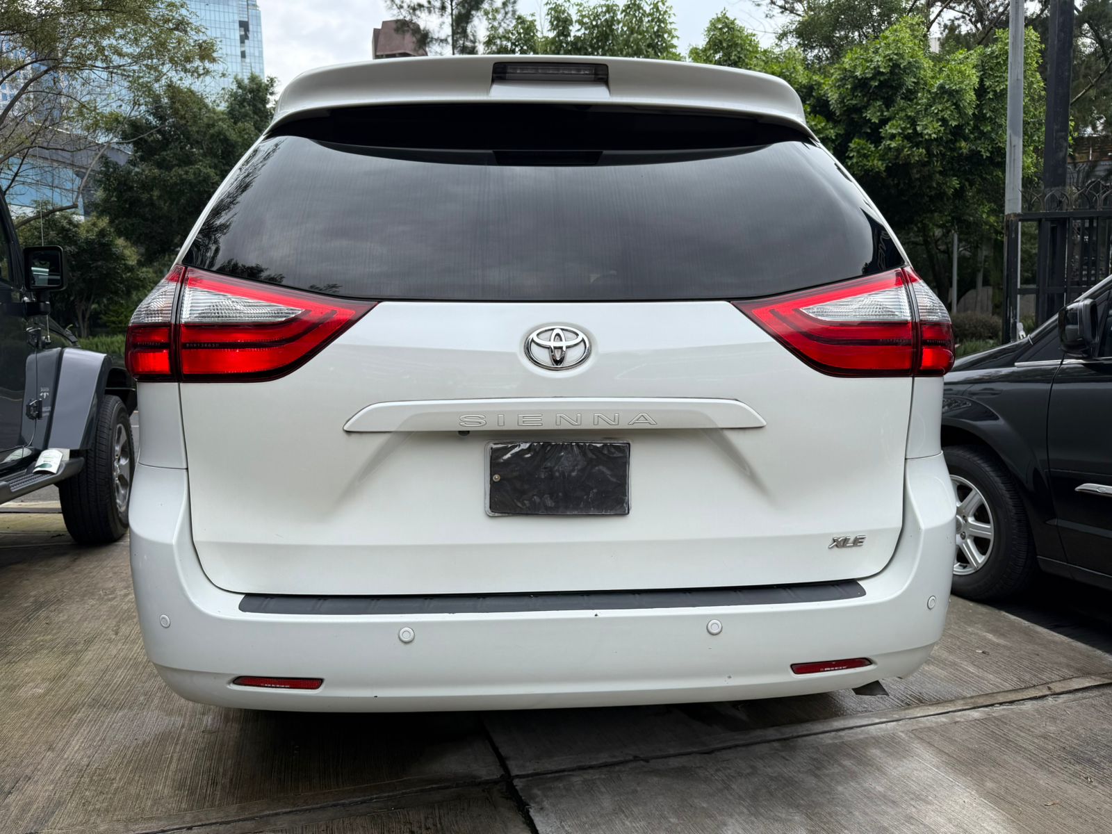 Toyota Sienna XLE  2016